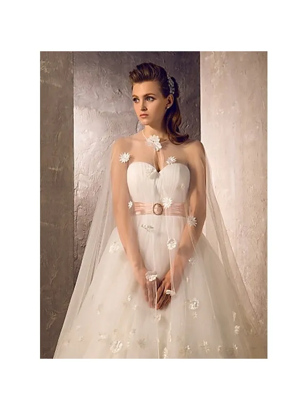 Abito da sposa A-line con fiori in rilievo e mantellina di tulle